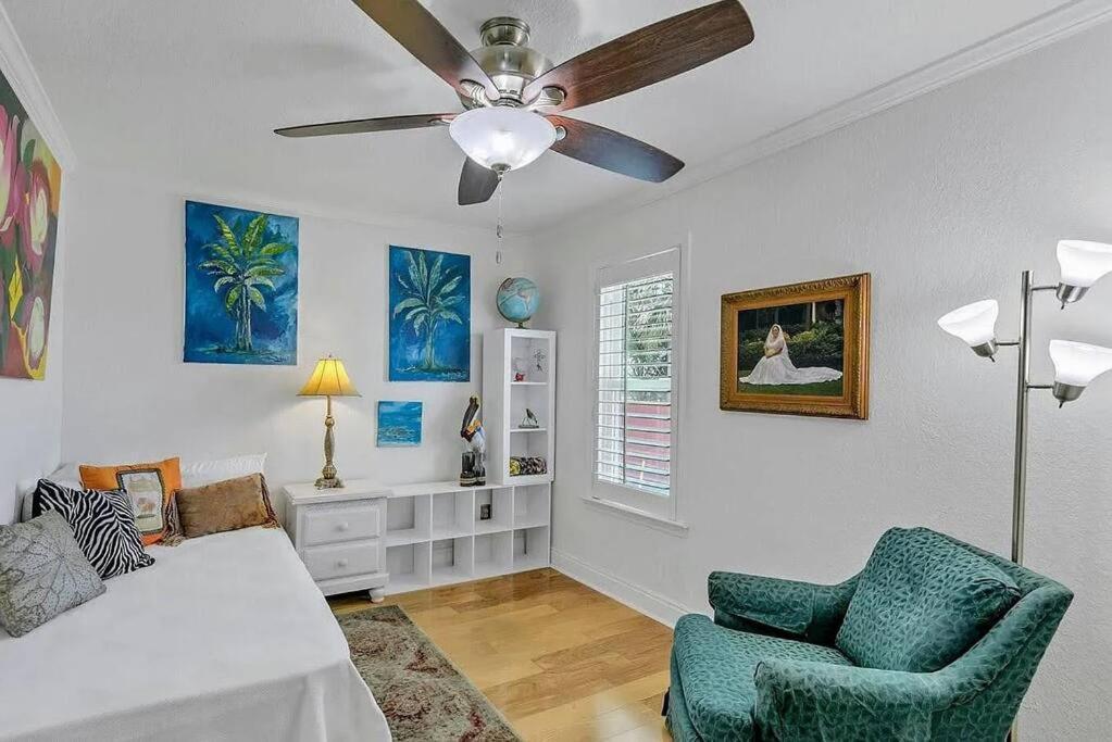 Emerald Coast Island Vibes! Holiday home *